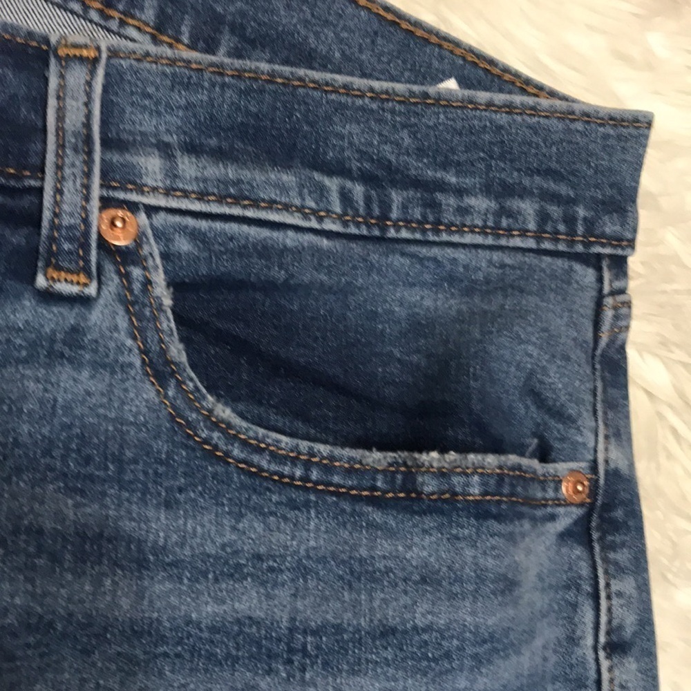 LEVI’S Women’s Medium Wash DISTRESSED ANKLE Cropped Jeans Sz 18 - Picture 11 of 15